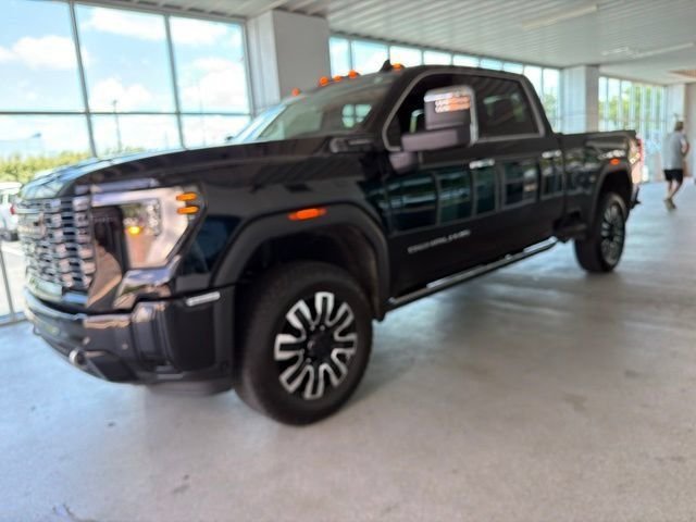 Used 2026 Black GMC Denali Ultimate image 4