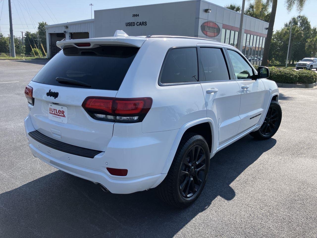 Used 2019 White (Bright White Clearcoat) Jeep Altitude image 5