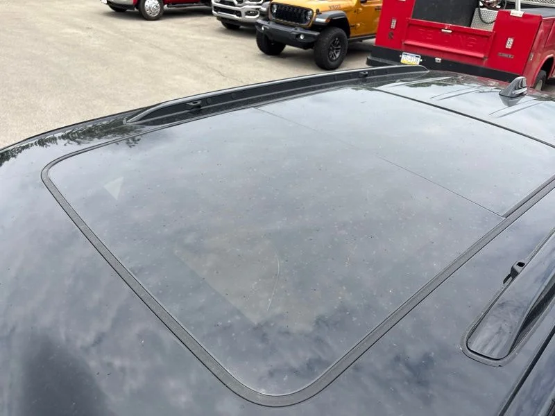 New 2026 Bright White Clear-Coat Exterior Paint Jeep Summit image 43
