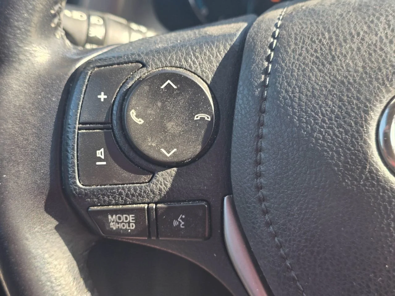 Used 2016 Gray Toyota XLE image 17