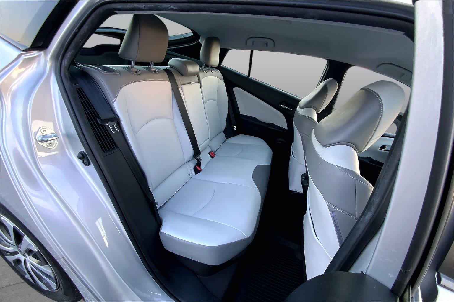 Used 2021 Classic Silver Metallic Toyota XLE image 19