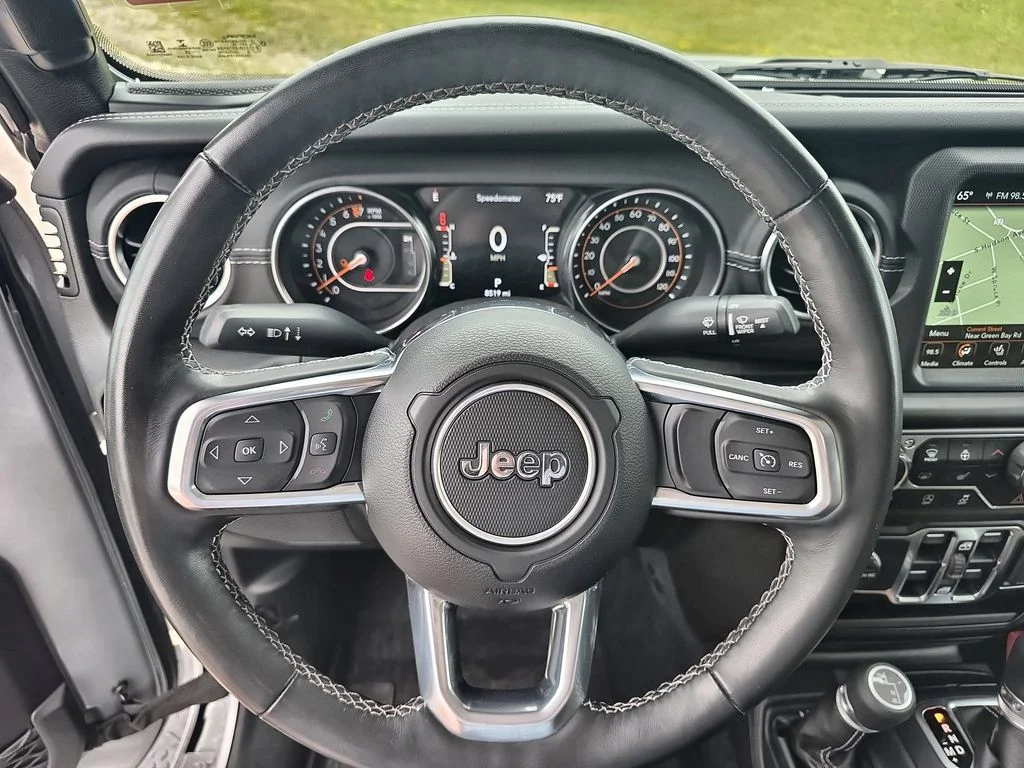 Used 2022 Silver Jeep Overland image 11