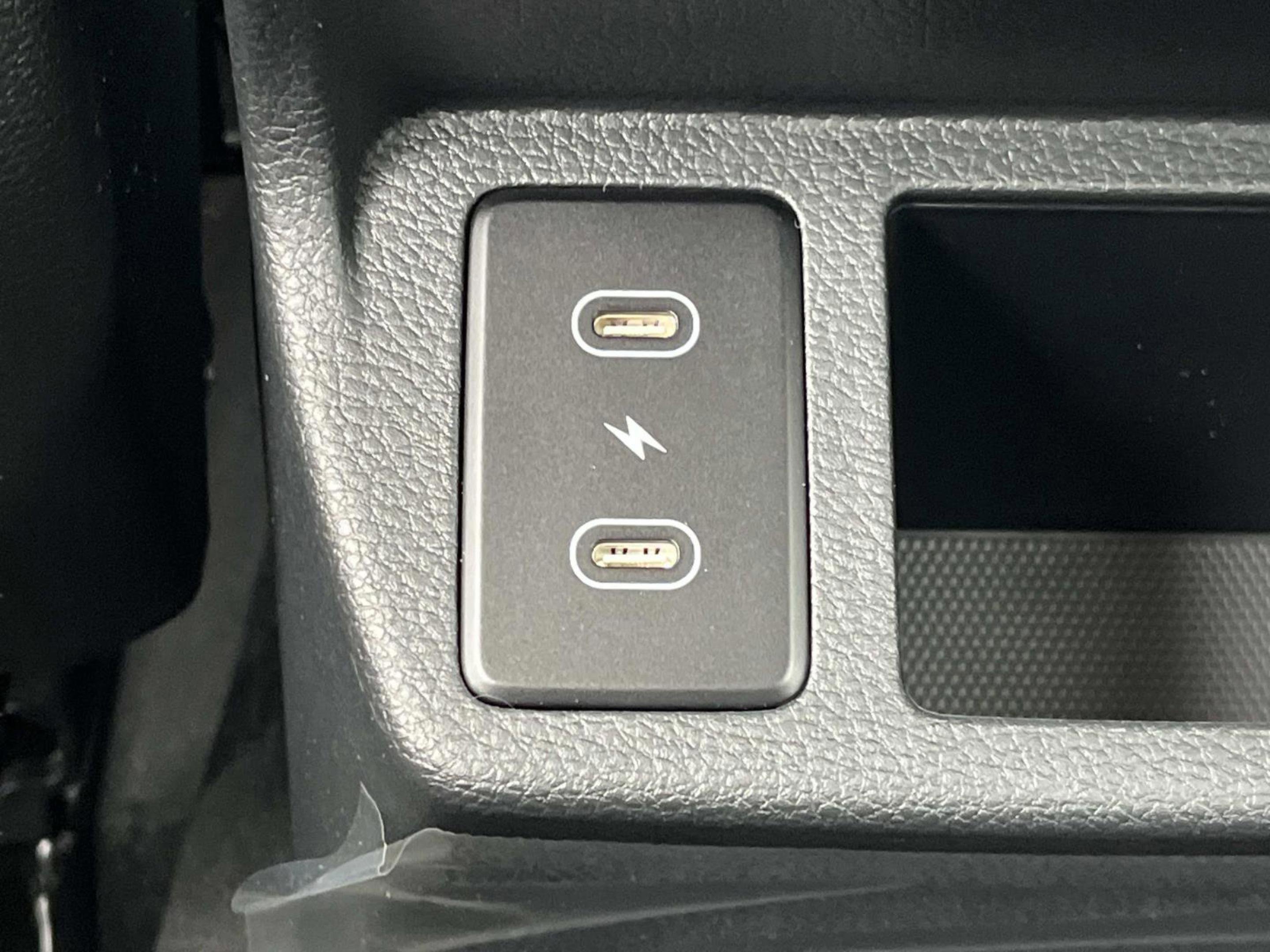New 2026 Snow White Pearl Kia EX image 18