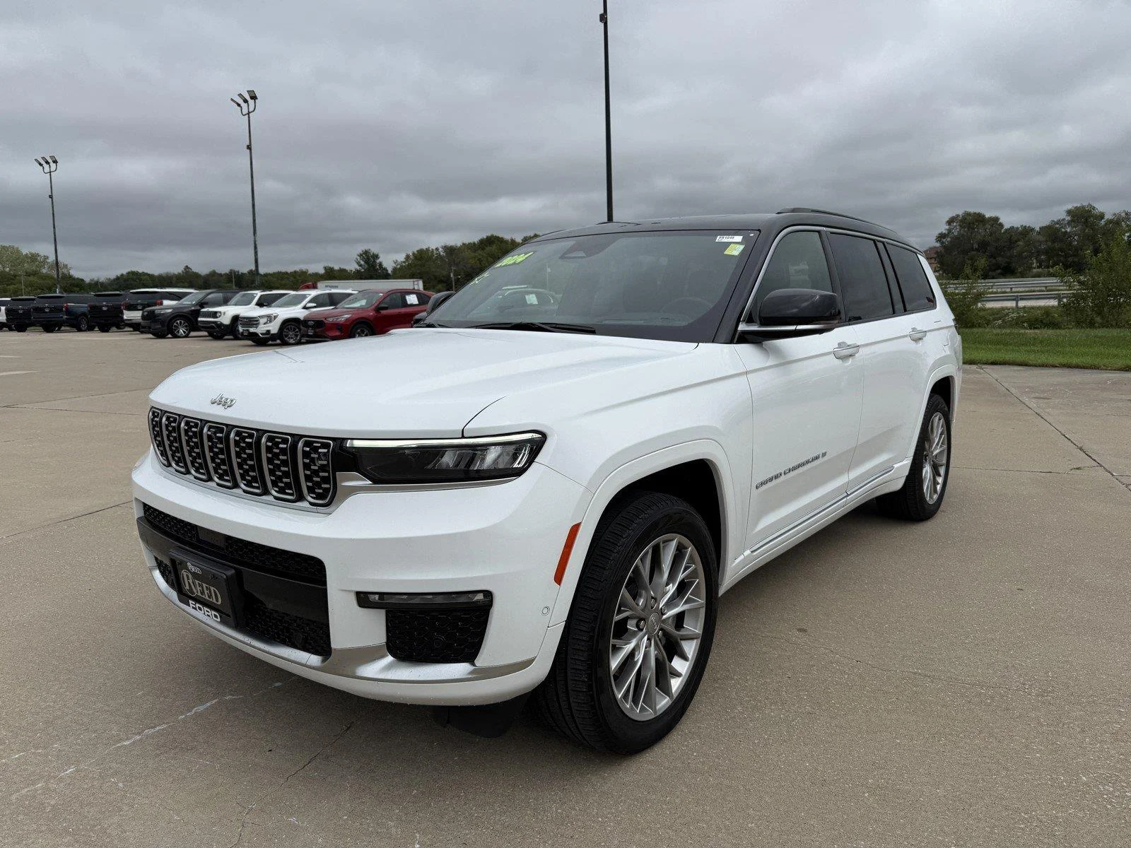 Used 2025 Metallic Jeep Overland image 4