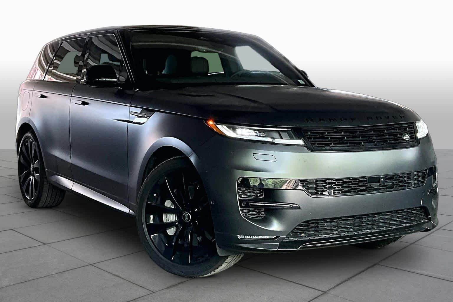 Used 2025 Carpathian Grey Premium Metallic Land Rover Dynamic SE image 3