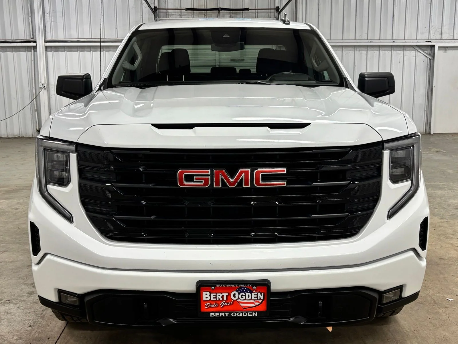 Used 2023 White GMC Elevation image 2