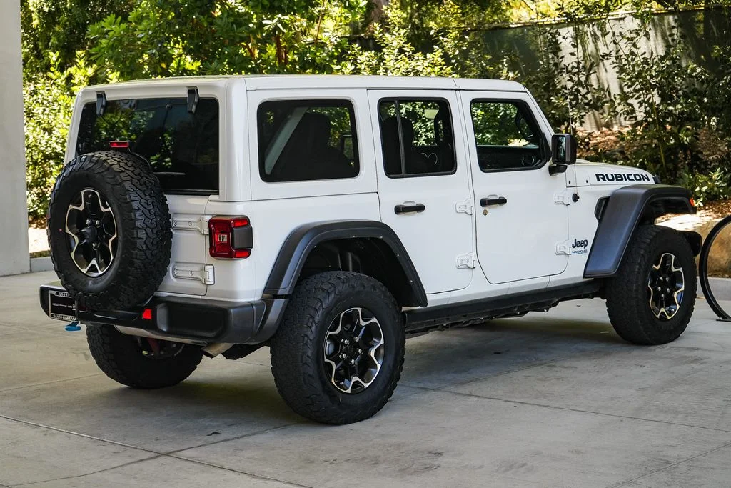 Used 2022 White Jeep Unlimited Rubicon 4xe image 6