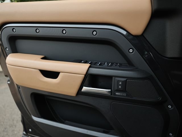 2026 Land Rover Defender X - Photo 18