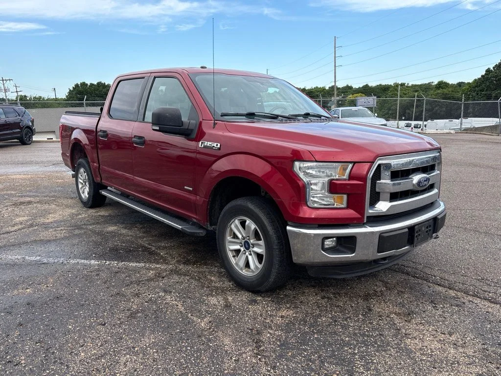 Used 2015 Ruby Red Metallic Ford XLT image 1