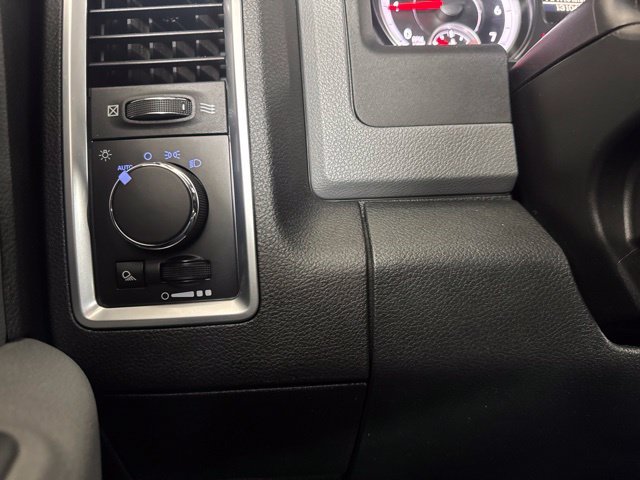 Used 2015 White Ram SLT image 18