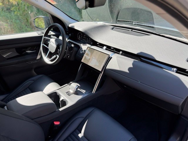 Used 2024 Hakuba Silver Metallic Land Rover S image 19