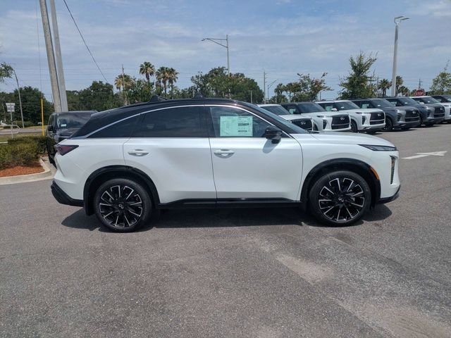 New 2027 2T RAD WHT INFINITI Autograph AWD image 2