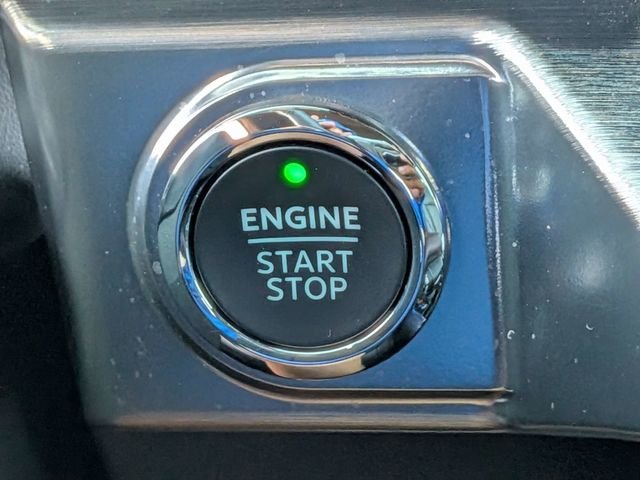 Used 2023 White Ford Lariat image 33