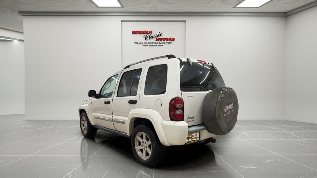 Used 2006 White Jeep Limited image 3