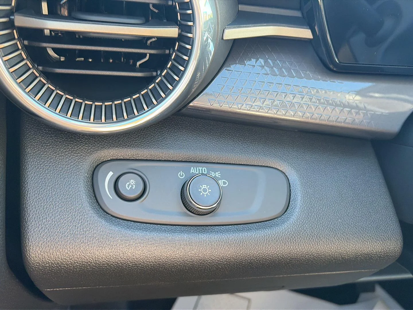 2026 Chevrolet Trax Activ - Photo 30