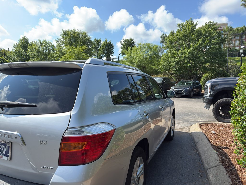 Used 2008 CLASSIC SILVER METALLIC Toyota Limited image 4