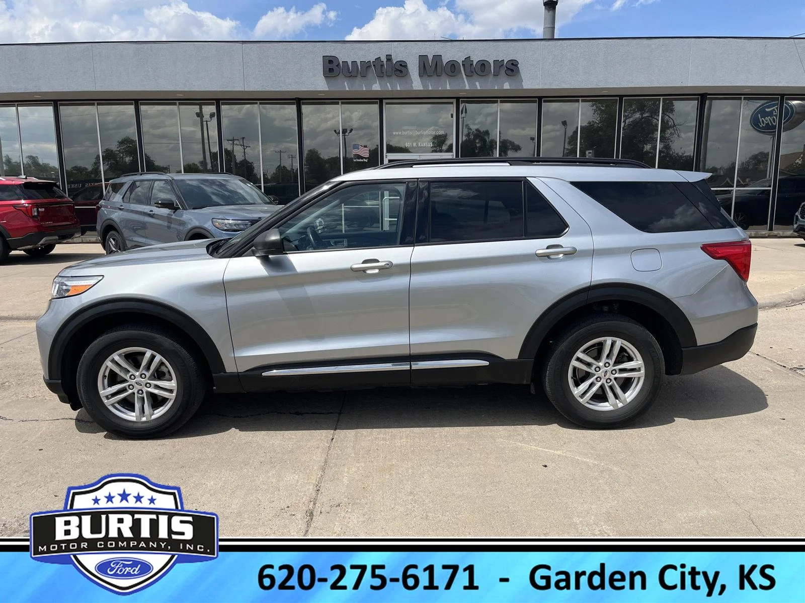 2023 Ford Explorer XLT 4WD's photo