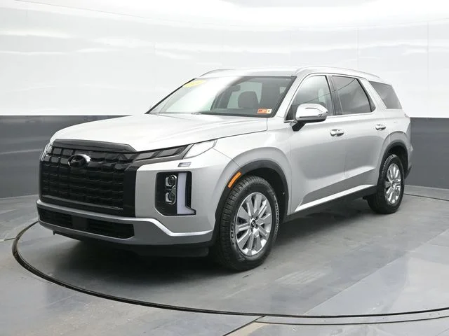 Used 2024 Silver Hyundai SEL image 1