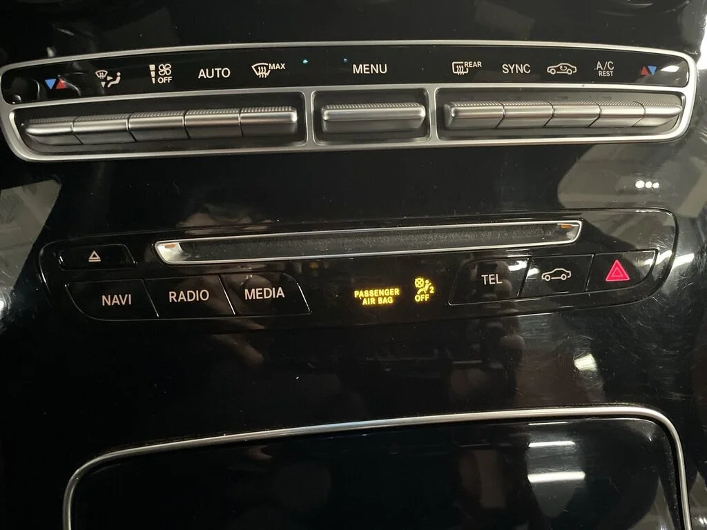 Used 2019  Mercedes-Benz 4MATIC SUV   No Accident History   Local BC   Low image 27