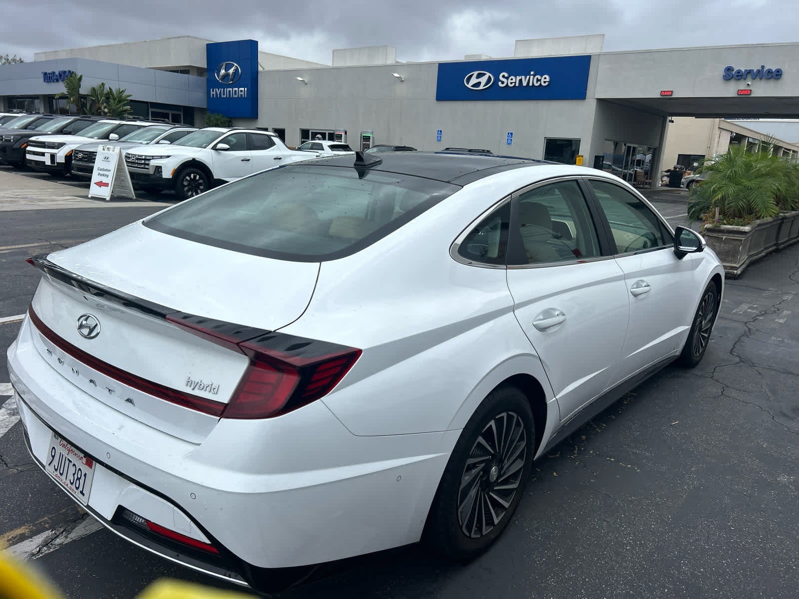 Used 2023 SERENITY WHITE HYUNDAI LIMITED image 6