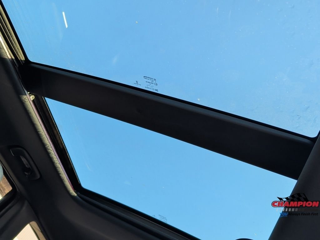 Used 2015 Black Jeep Overland image 25