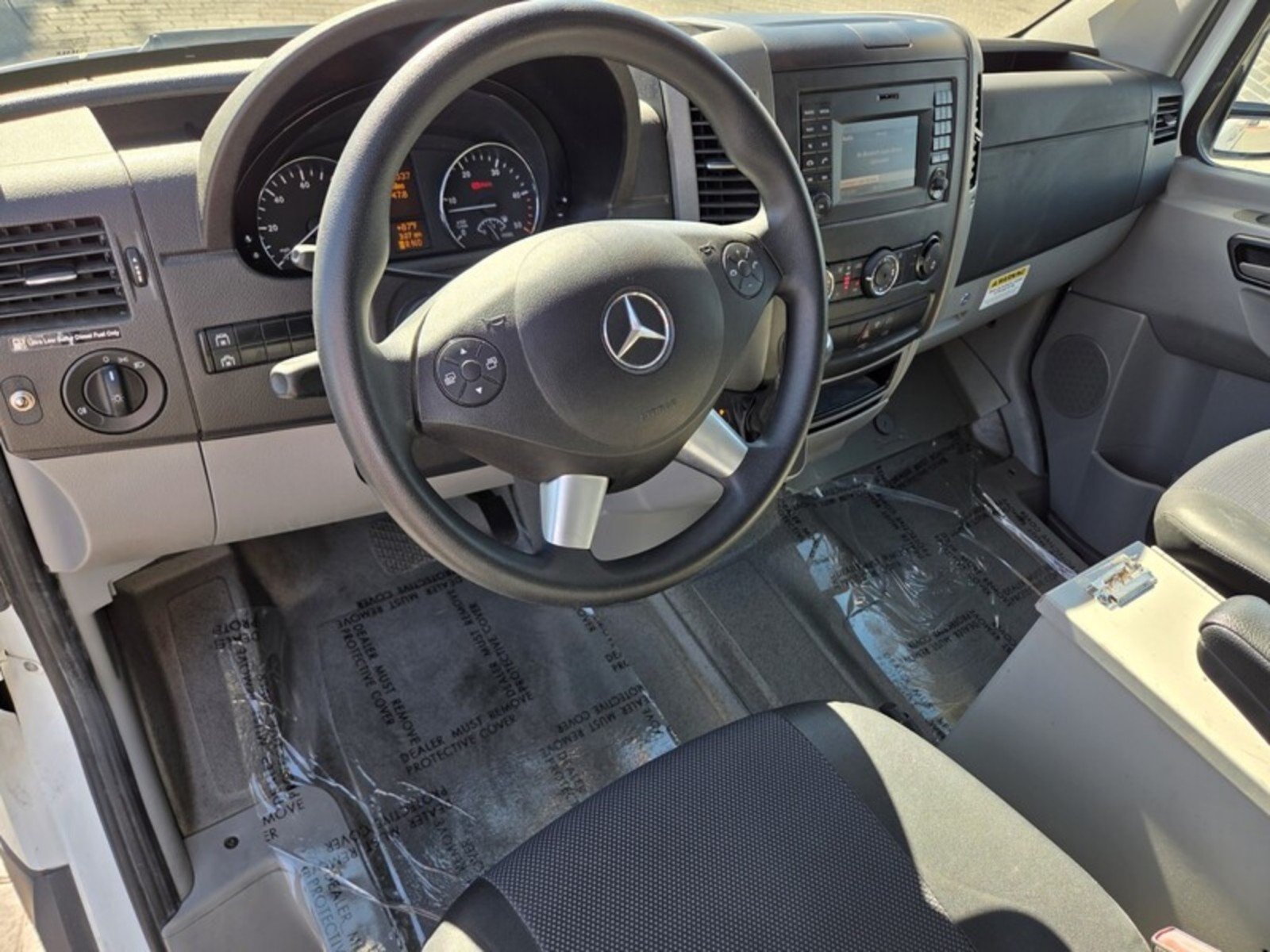 Used 2017 Arctic White Mercedes-Benz Worker image 12