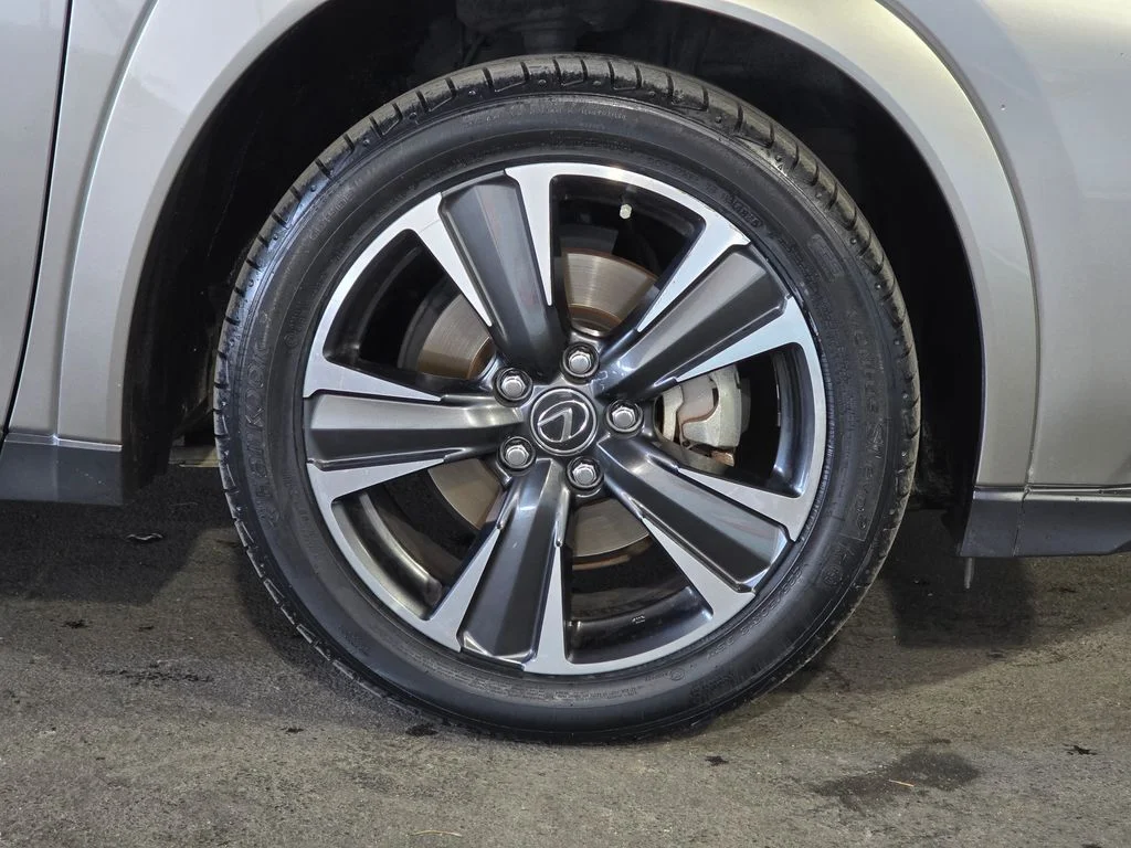 Used 2025 White Lexus 300h F SPORT Design image 4