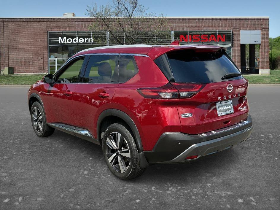 Used 2023 Scarlet Ember Tintcoat Nissan SL image 2