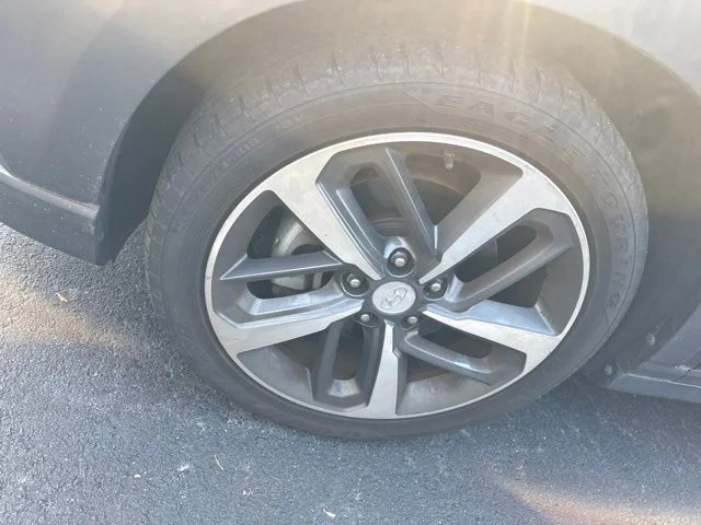 Used 2018 Ultra Black Hyundai Limited image 4