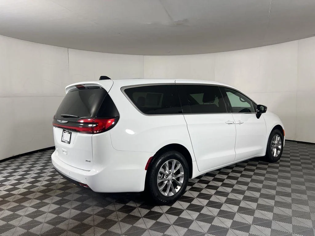 Used 2026 Bright White Clearcoat Chrysler Select image 9