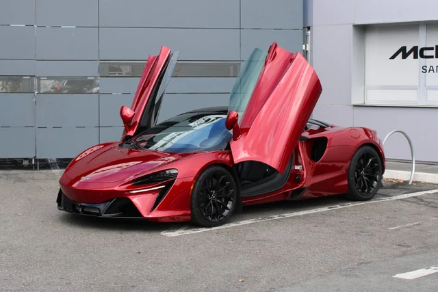 2024 McLaren Artura Coupe 