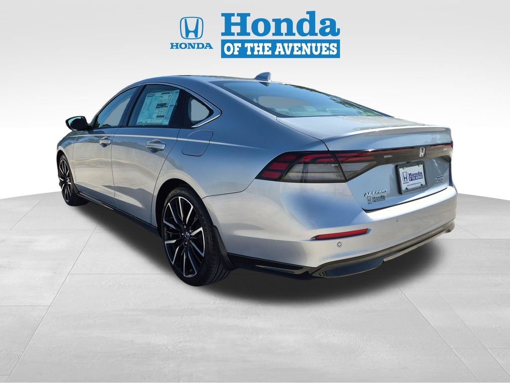 New 2026 Solar Silver Metallic Honda Touring image 5