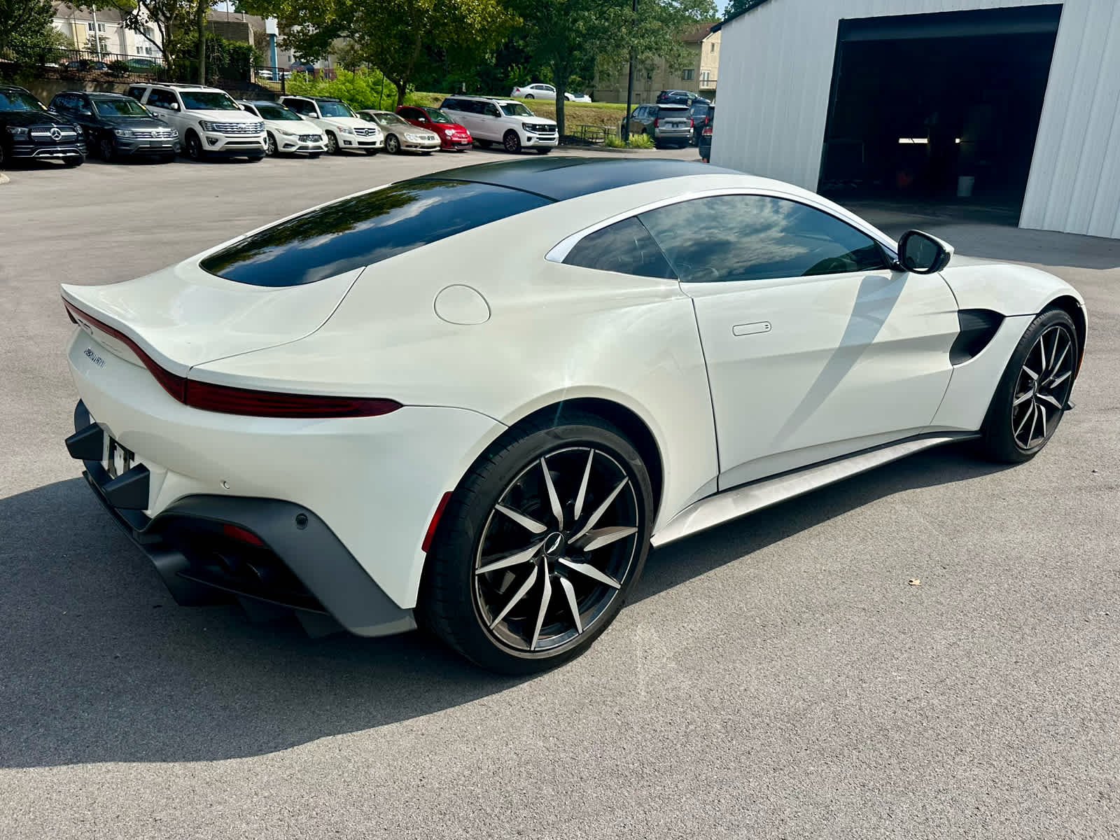 Used 2019 Stratus White Aston Martin  image 5