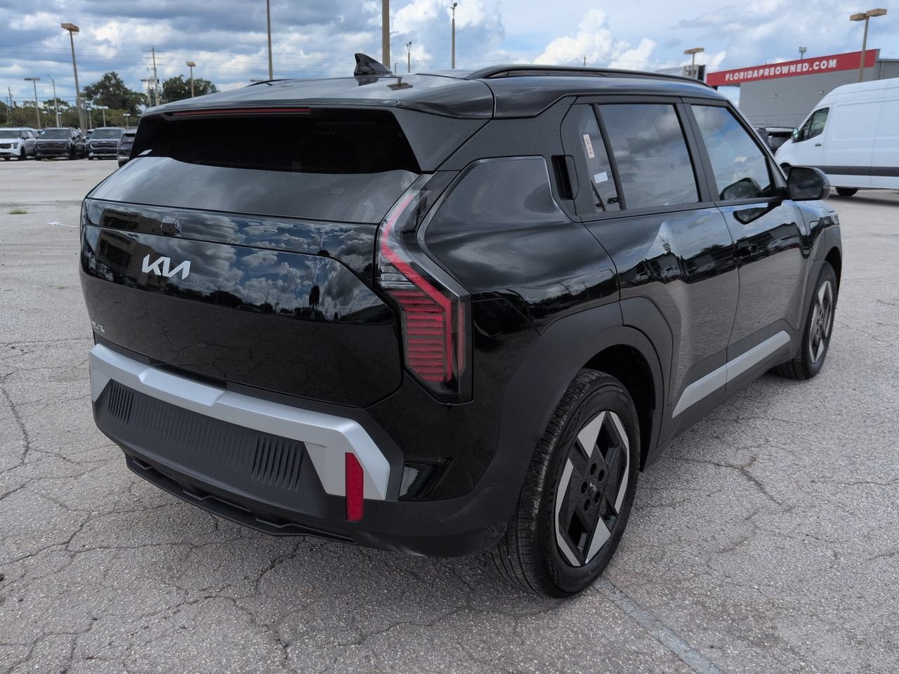 New 2027 Aurora Black Pearl Kia Wind image 4