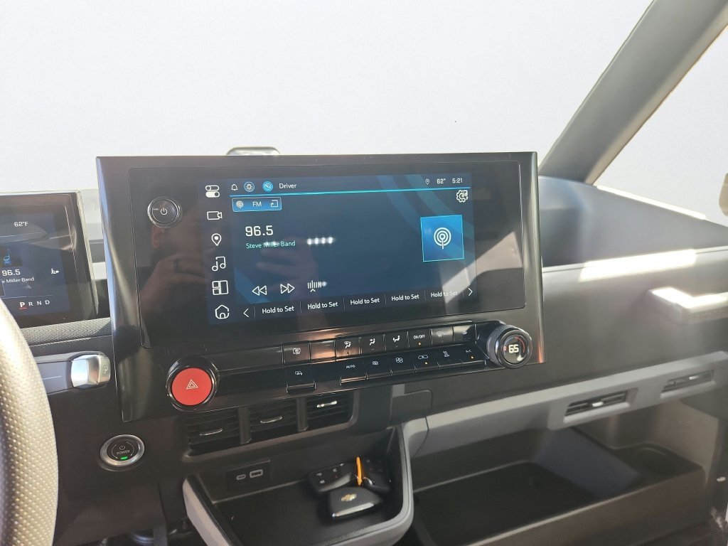 Used 2025 White Chevrolet 600 image 14