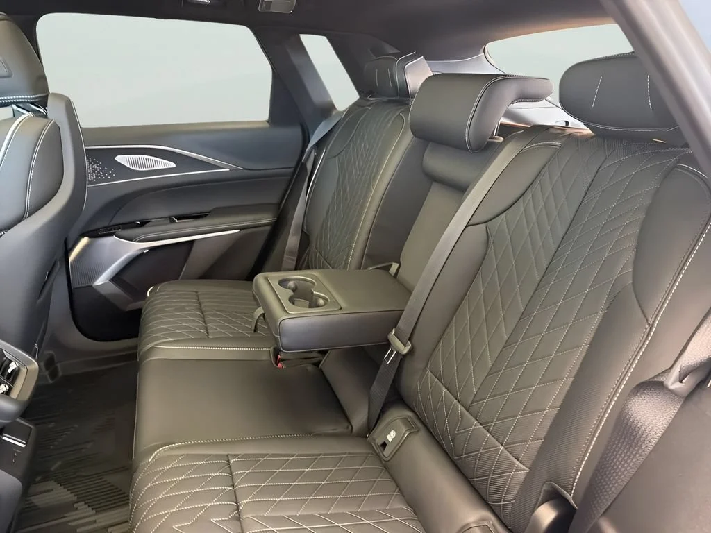 2027 Cadillac LYRIQ Signature Luxury - Photo 44