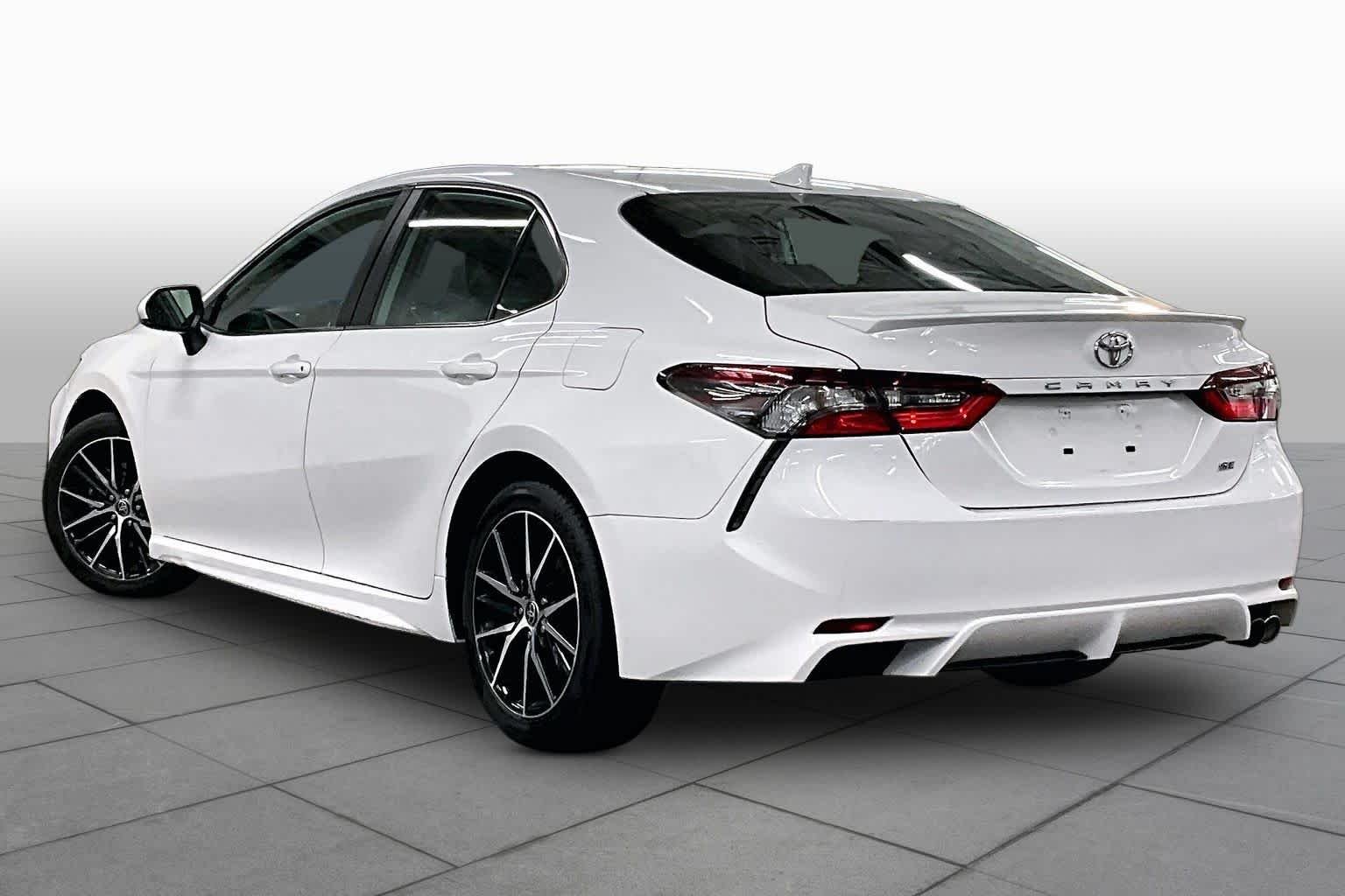 Used 2024 Ice Cap Toyota SE image 11