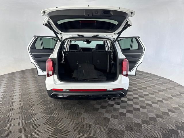 Certified Used 2025 White Hyundai XRT image 19