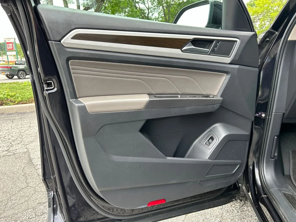 Used 2022  Volkswagen 2.0T SE w/Technology image 9