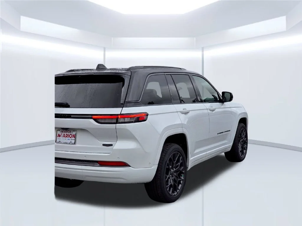 New 2027 White/off-white Jeep Summit image 40