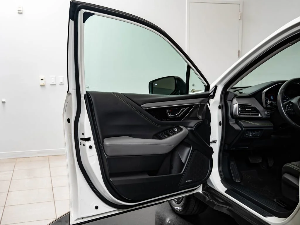 Used 2025 Crystal White Pearl Subaru Onyx Edition XT image 28