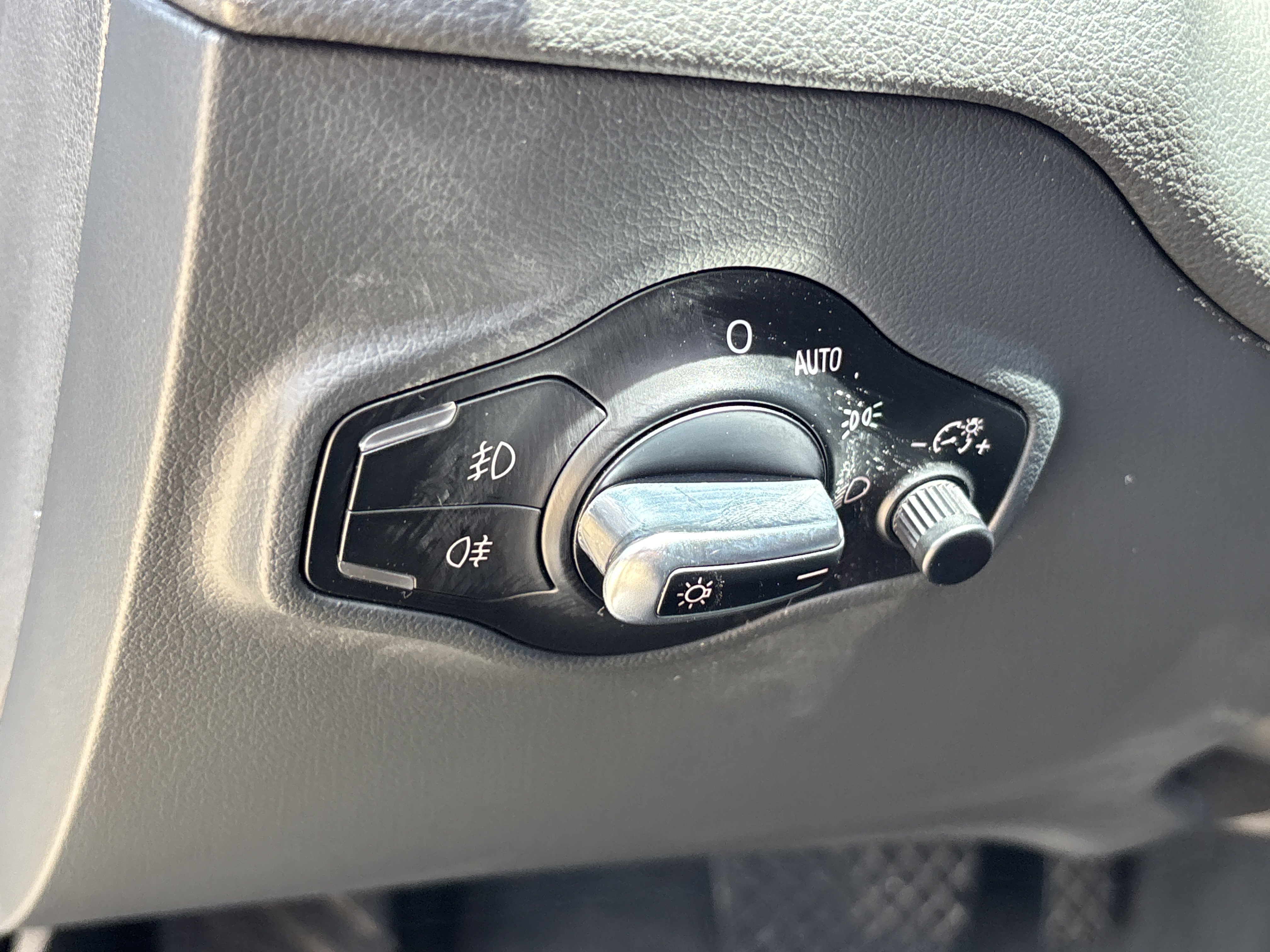 Used 2014  Audi Premium Plus image 28
