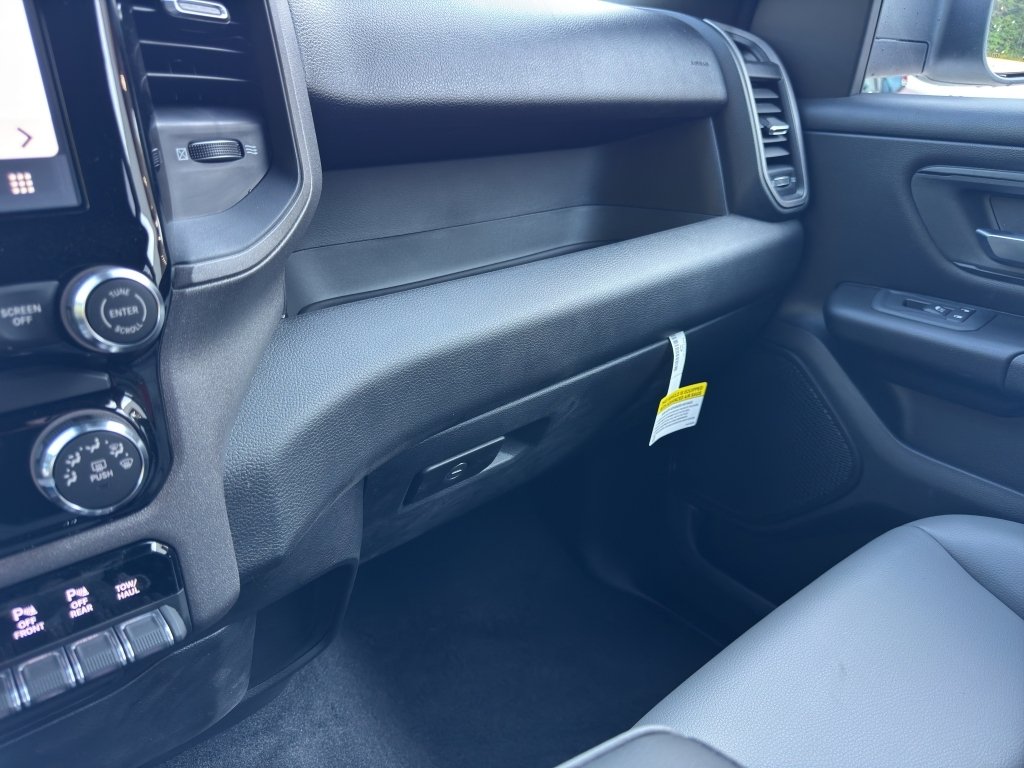 New 2026 Bright White Clearcoat RAM Tradesman image 34