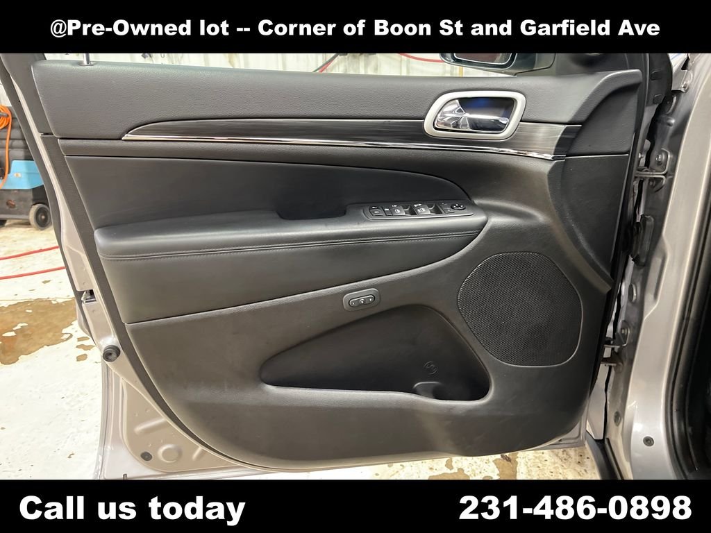 Used 2021 Silver Jeep Limited image 15