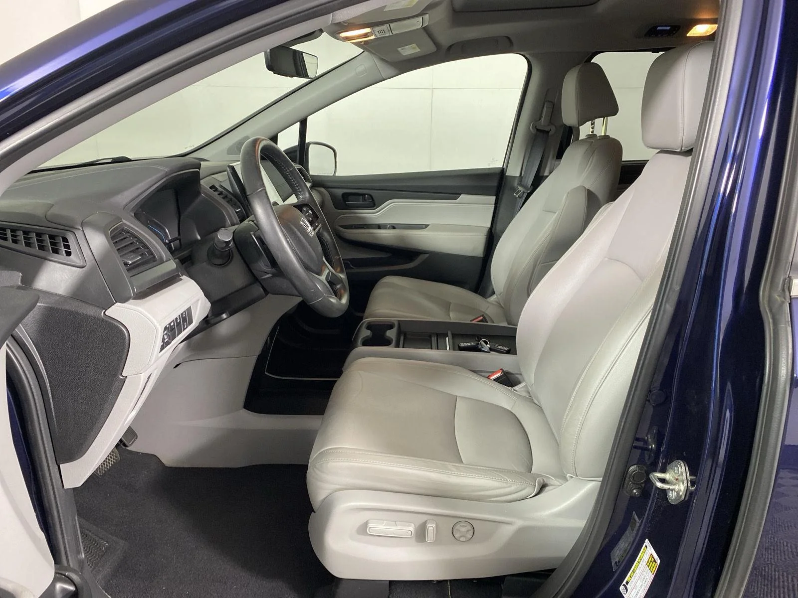 Used 2018 Obsidian Blue Pearl Honda EX-L image 13