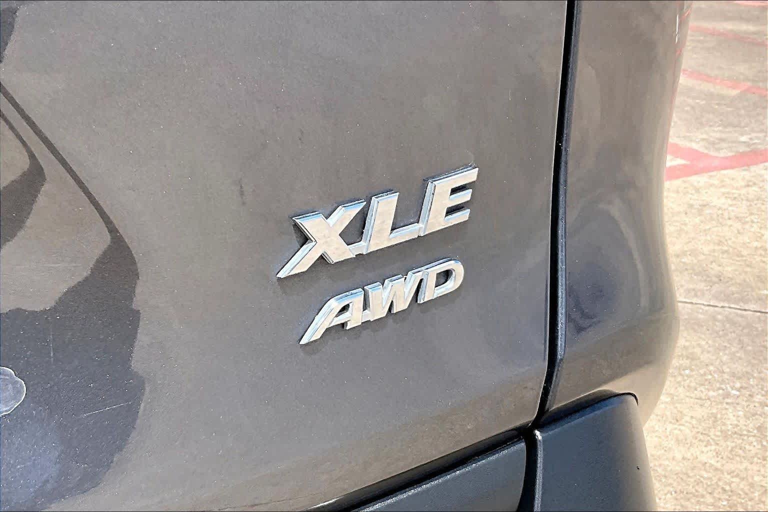 Used 2021 Magnetic Gray Metallic Toyota XLE Premium image 10