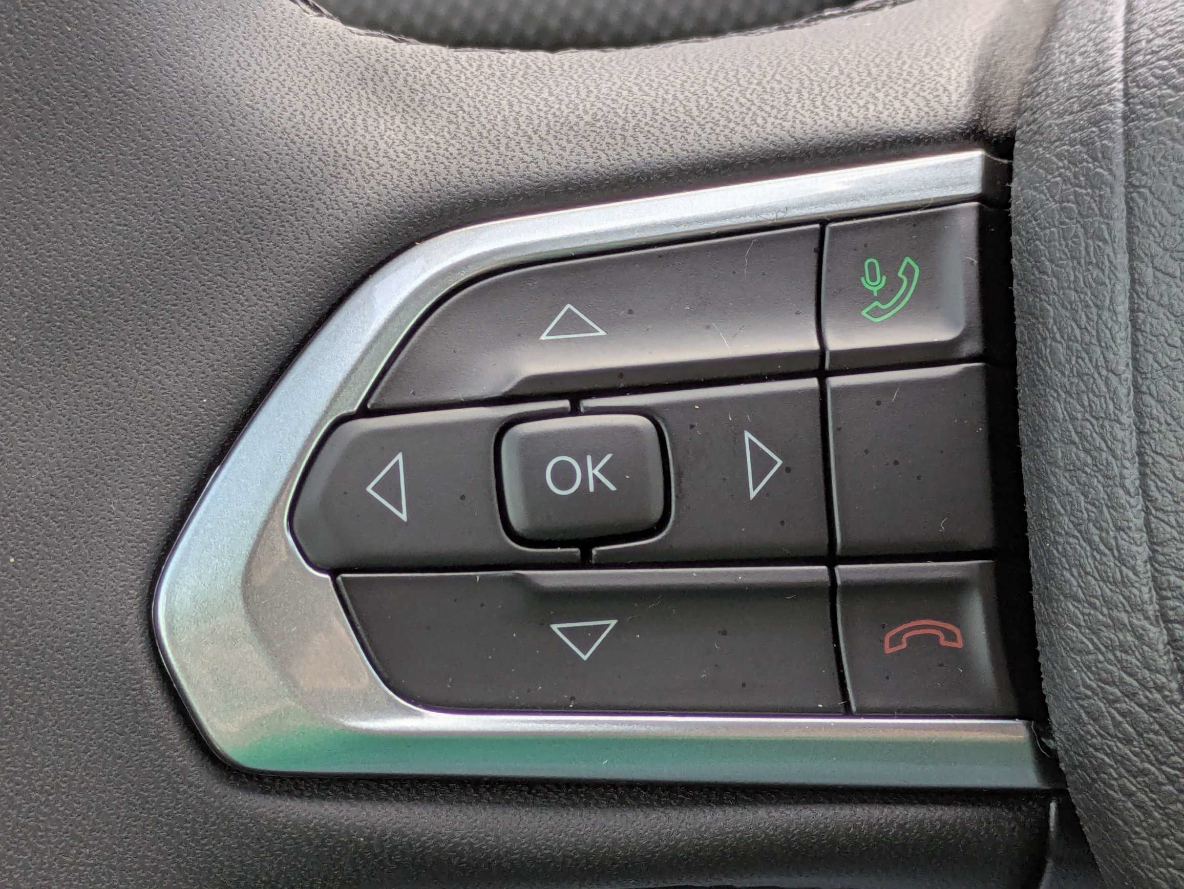 Used 2025 Red Hot Pearlcoat Jeep Latitude image 30