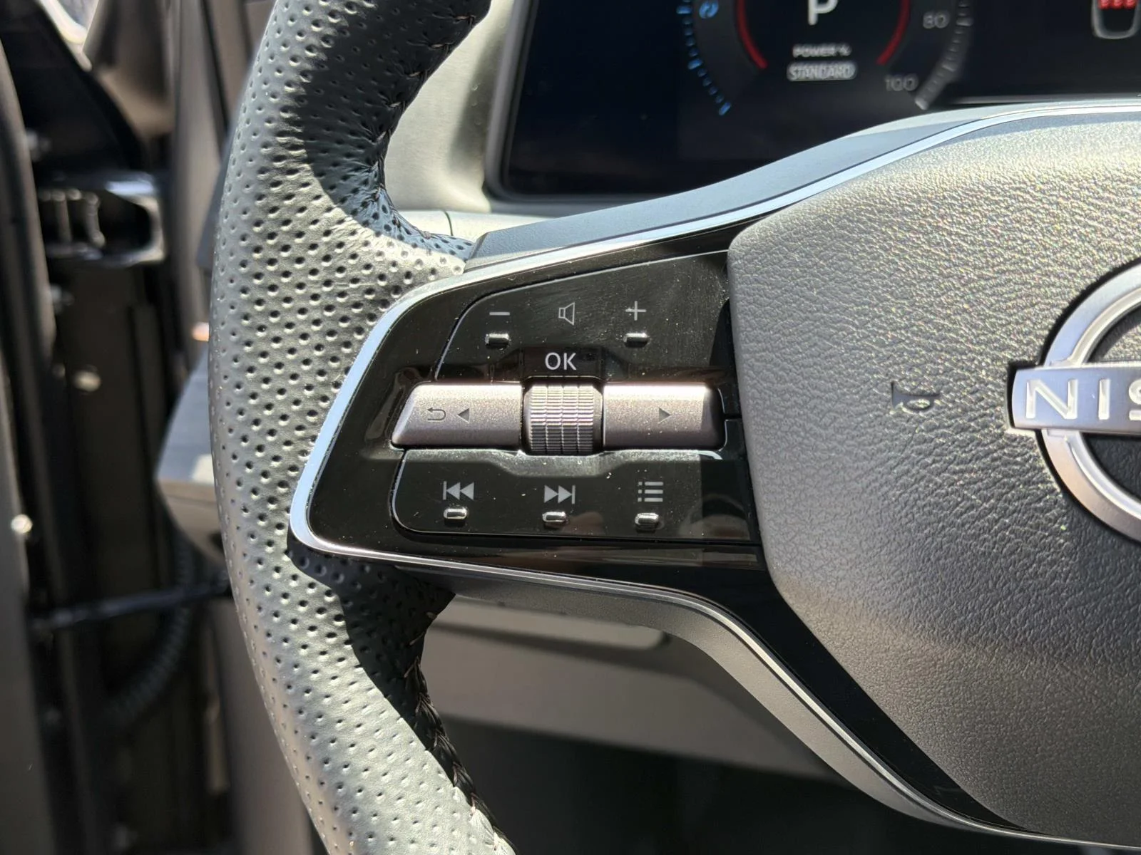 Used 2025 GUN METALLIC Nissan ENGAGE FWD image 9