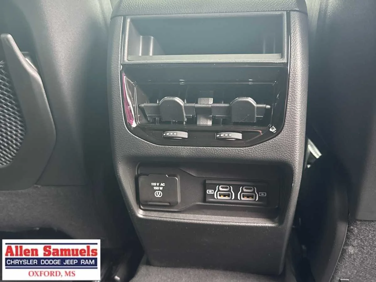 2025 Jeep Grand Cherokee Altitude - Photo 20