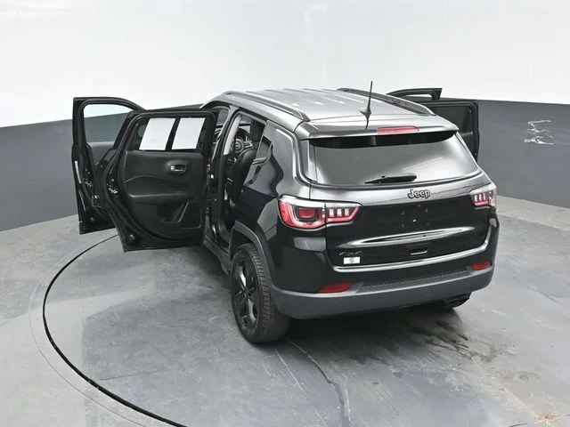 Certified Used 2019 Diamond Black Jeep Latitude image 24